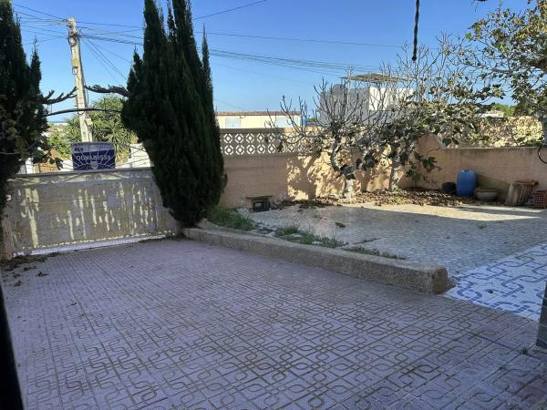 Casa independiente en calle Isla Cristina, 18