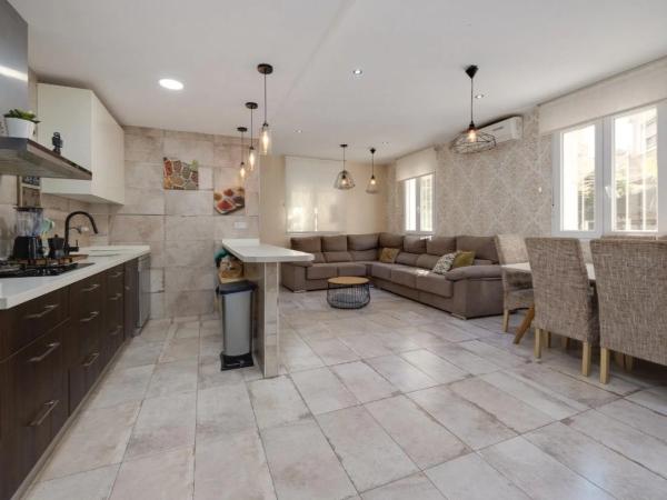 Casa independiente en calle San Luis, 27 -25