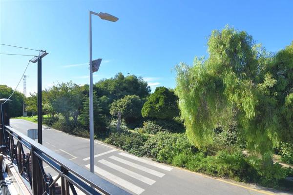 Chalet pareado en calle Bergantín Dos de Mayo, 40