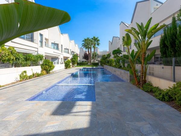 Piso en calle Maestro Quino, 228 -230