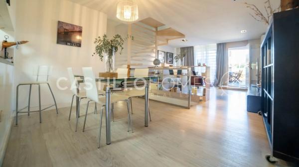 Chalet pareado en calle Narváez, 32