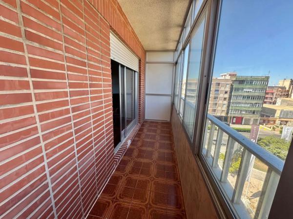 Piso en avenida Desiderio Rodríguez, 14