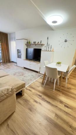 Chalet pareado en calle Maestro Quino, 228