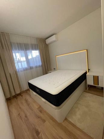 Chalet pareado en calle Maestro Quino, 228