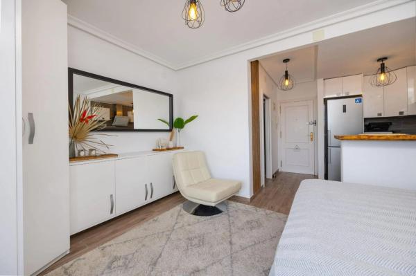 Piso en calle Abedul, 2280