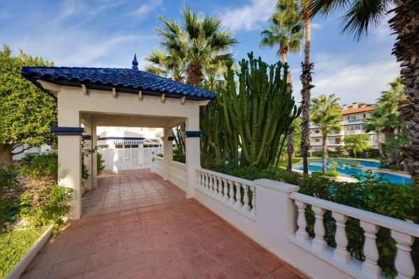 Piso en calle Abedul, 2280