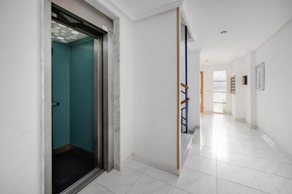 Piso en calle Abedul, 2280