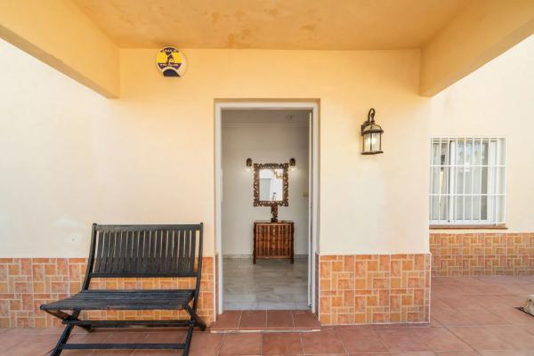 Casa independiente en calle Mimosas