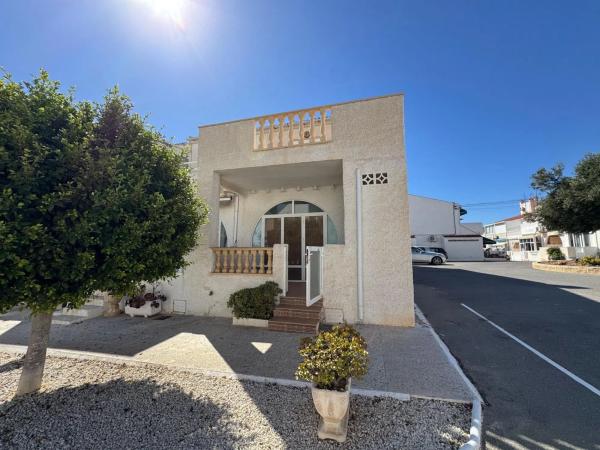 Chalet adosado en calle Castellón