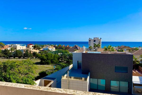 Chalet pareado en calle Pitas