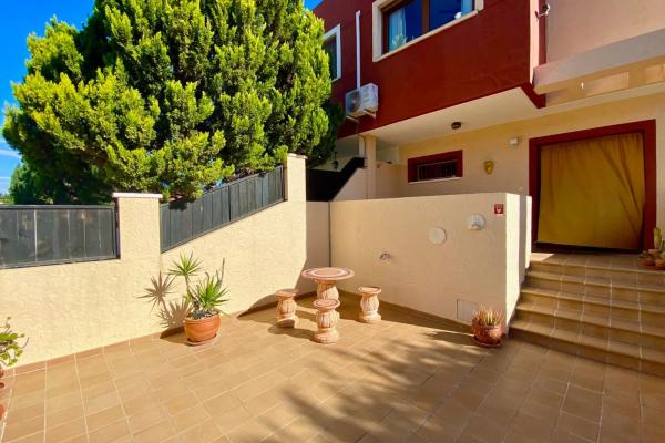 Chalet pareado en calle Pitas