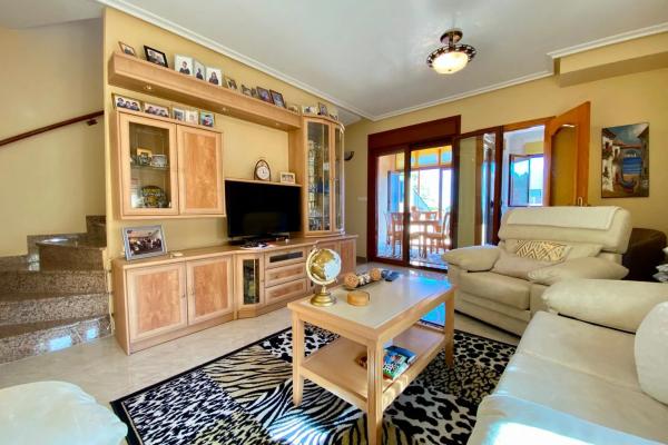 Chalet pareado en calle Pitas