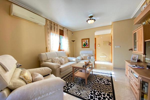 Chalet pareado en calle Pitas