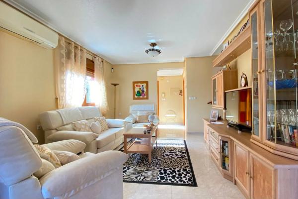 Chalet pareado en calle Pitas