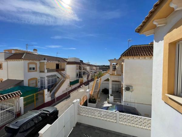 Chalet adosado en Residencial Parque de las Naciones, 10