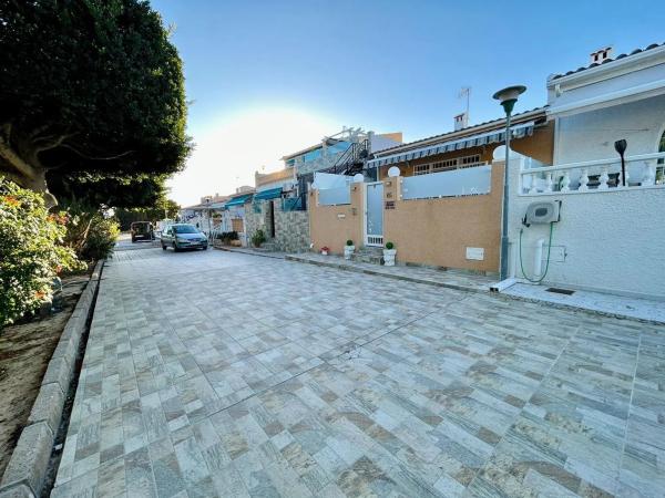 Chalet adosado en avenida Adradas