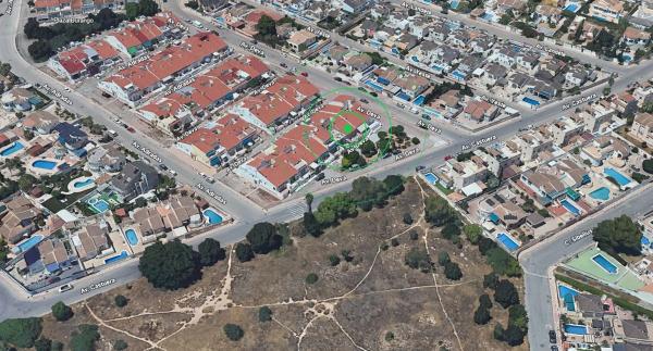 Chalet adosado en avenida Adradas