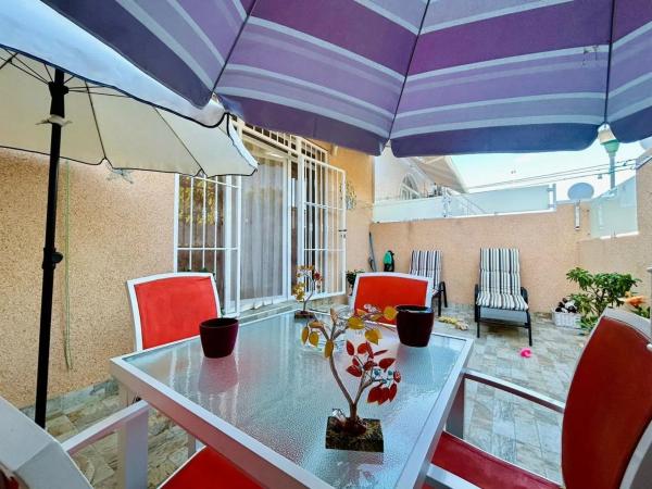 Chalet adosado en avenida Adradas