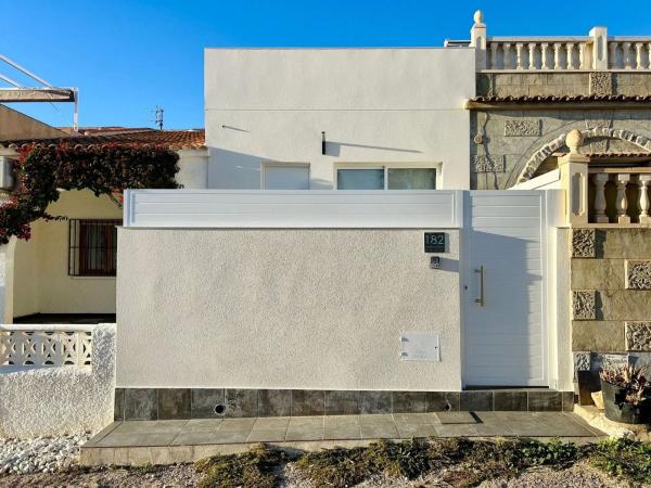 Chalet adosado en avenida Adradas