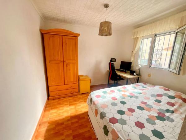 Chalet pareado en calle Roble