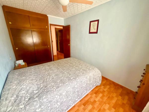 Chalet pareado en calle Roble