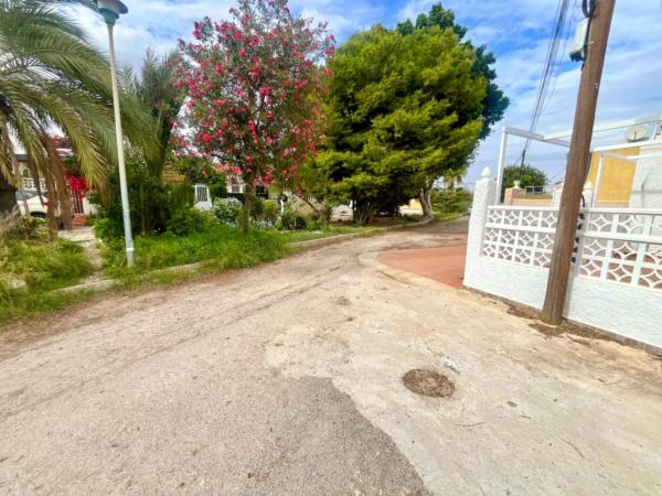 Chalet pareado en calle Roble