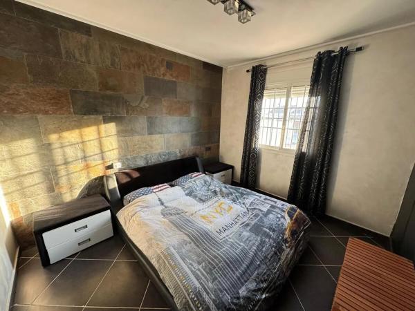 Chalet pareado en avenida Tobarra