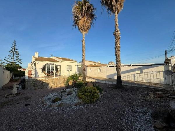 Chalet pareado en avenida Tobarra