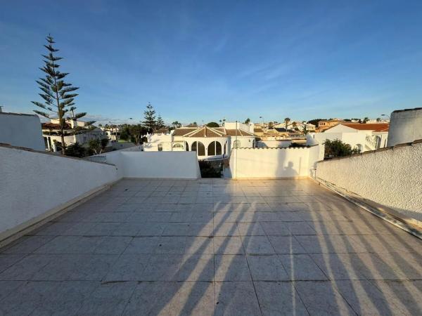 Chalet pareado en avenida Tobarra