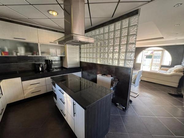 Chalet pareado en avenida Tobarra