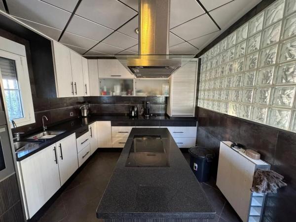 Chalet pareado en avenida Tobarra