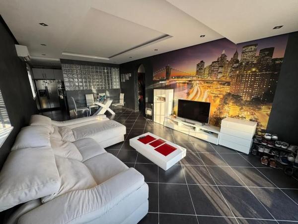 Chalet pareado en avenida Tobarra