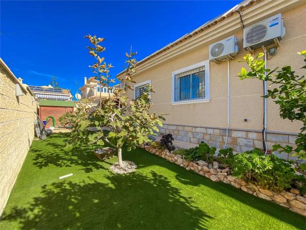 Casa independiente en calle Puccini