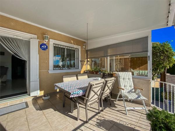 Casa independiente en calle Puccini