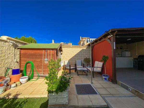 Casa independiente en calle Puccini
