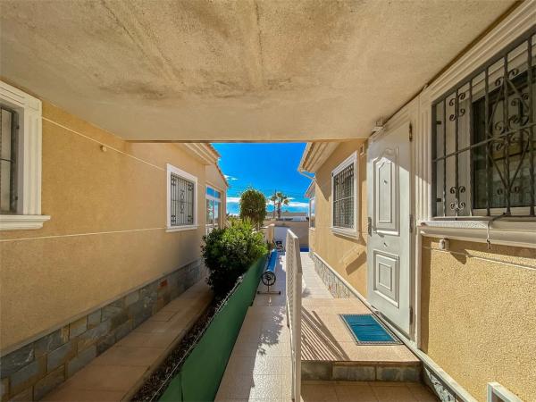 Casa independiente en calle Puccini