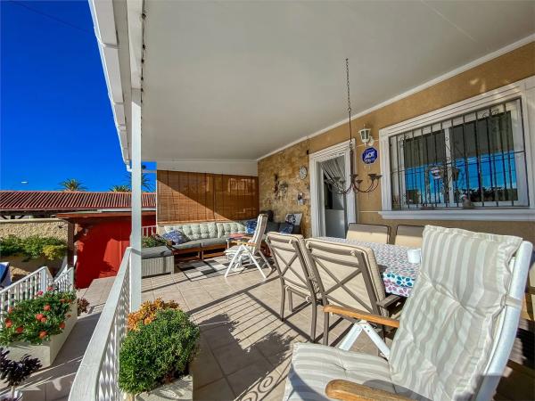 Casa independiente en calle Puccini