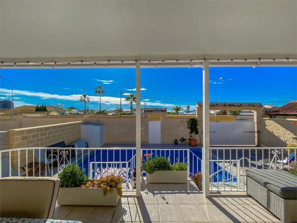 Casa independiente en calle Puccini