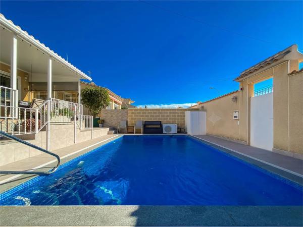 Casa independiente en calle Puccini