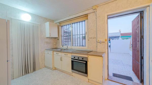 Casa independiente en calle de las Amapolas, 963 -977