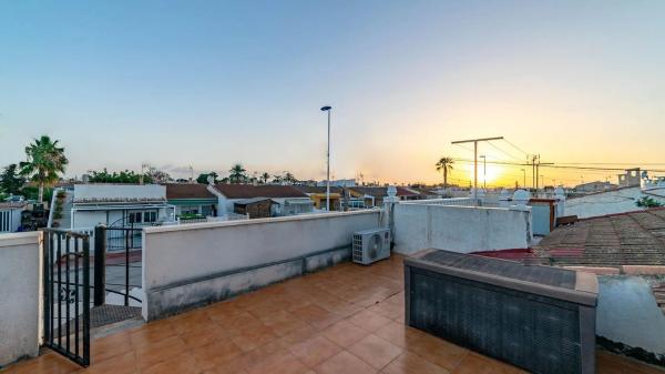 Casa independiente en calle de las Amapolas, 963 -977