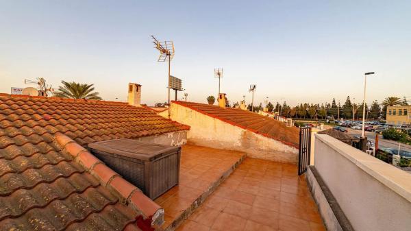 Casa independiente en calle de las Amapolas, 963 -977