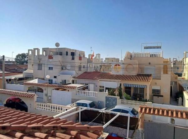 Chalet adosado en calle Alondra, 17