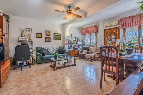 Casa independiente en avenida Landete, 1