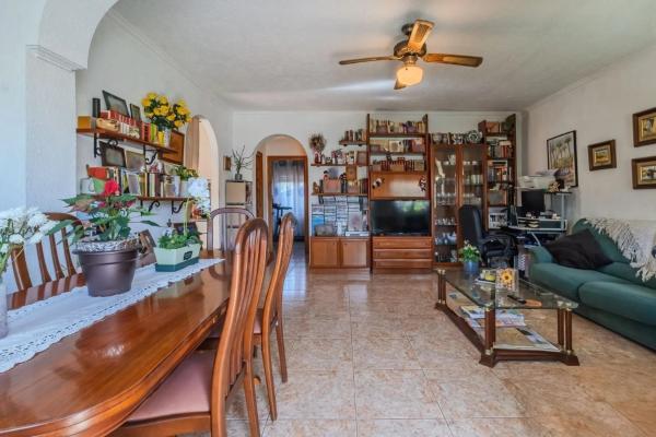 Casa independiente en avenida Landete, 1