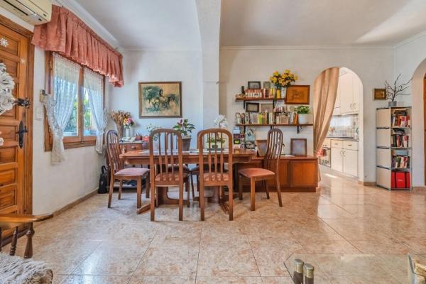 Casa independiente en avenida Landete, 1