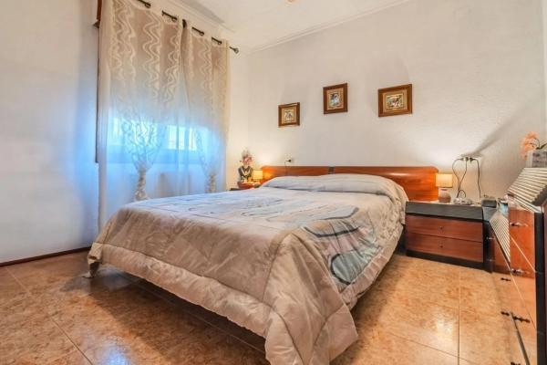 Casa independiente en avenida Landete, 1