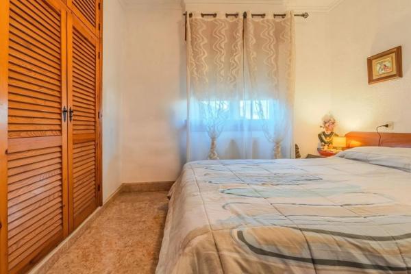 Casa independiente en avenida Landete, 1