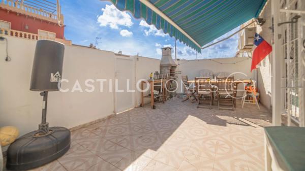 Chalet pareado en calle Rodrigo, 331