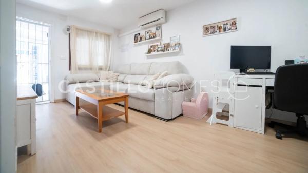 Chalet pareado en calle Rodrigo, 331